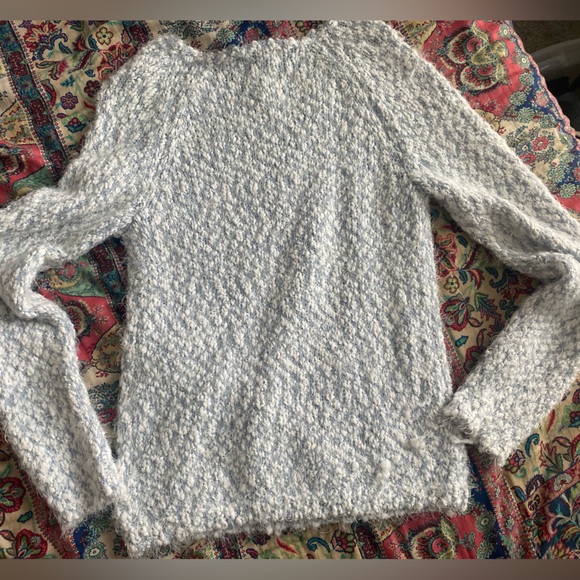 Super soft white and blue sweater - Picture 3 of 5